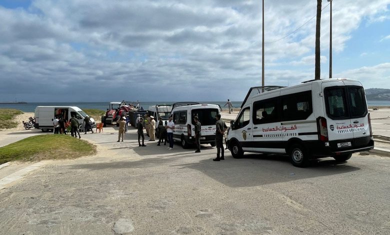 طنجة..السلطات تشن حملة تمشيط على طول شاطئ “مالاباطا “ طنجة..السلطات تشن حملة تمشيط على طول شاطئ “مالاباطا “