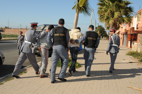 اشتوكة : الدرك يتعقب الظاهرين في ” فيديو” بسيوف في احتفالات بوجلود اشتوكة : الدرك يتعقب الظاهرين في ” فيديو” بسيوف في احتفالات بوجلود