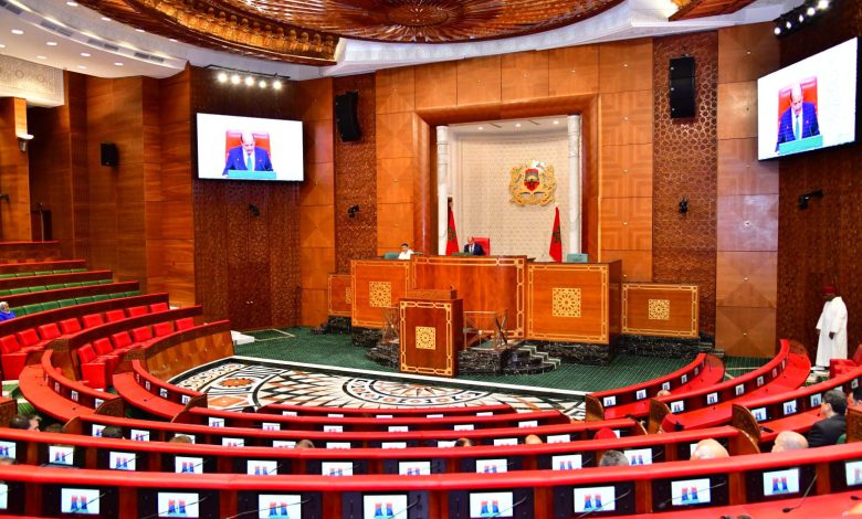 بحضور أخنوش.. “قربلة” وملاسنات داخل البرلمان و”الرئيس” يرفع الجلسة بحضور أخنوش.. “قربلة” وملاسنات داخل البرلمان و”الرئيس” يرفع الجلسة