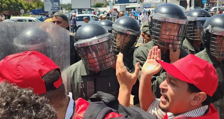 بعد “مسيرة الأربعاء”.. غضبٌ يطبع العلاقة بين الأطر الطبية والحكومة بعد “مسيرة الأربعاء”.. غضبٌ يطبع العلاقة بين الأطر الطبية والحكومة