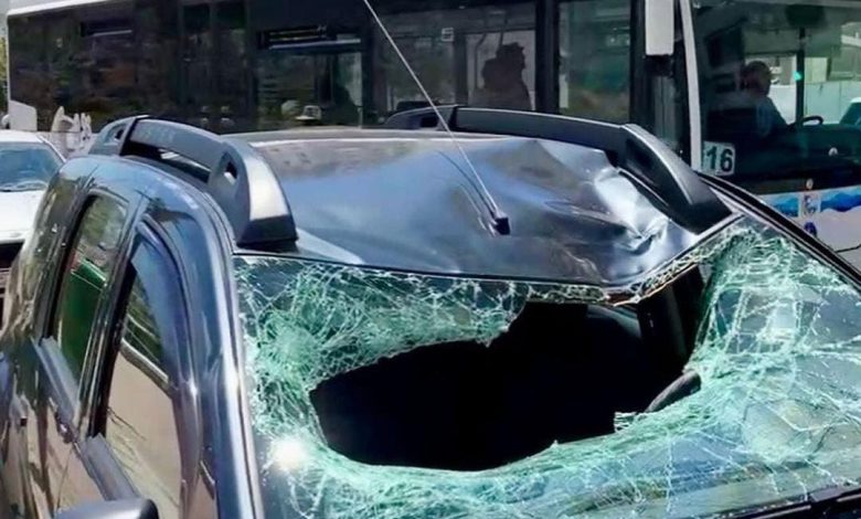 تطوان.. كبش يسقط من الطابق السابع على سيارة بالشارع العام تطوان.. كبش يسقط من الطابق السابع على سيارة بالشارع العام