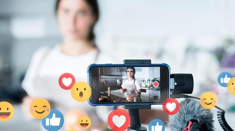 تهم النصب والاحتيال تلاحق مؤثرين ومطالب بالتدخل لتقنين محتواهم