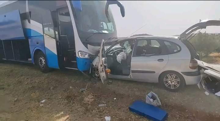 خنيفرة.. مصرع شخص جراء اصطدام حافلة بسيارة خفيفة خنيفرة.. مصرع شخص جراء اصطدام حافلة بسيارة خفيفة