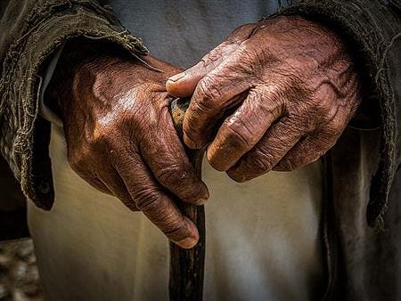 درك وارزازات يحرر مسنا احتجزته عائلته لـأزيد من 20 سنة درك وارزازات يحرر مسنا احتجزته عائلته لـأزيد من 20 سنة