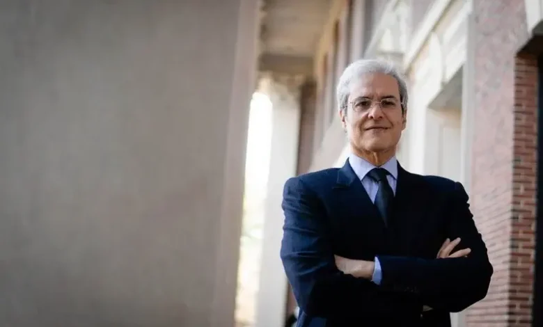 رحيل الأميرة لالة لطيفة.. الأمير هشام العلوي يعزي الملك محمد السادس رحيل الأميرة لالة لطيفة.. الأمير هشام العلوي يعزي الملك محمد السادس