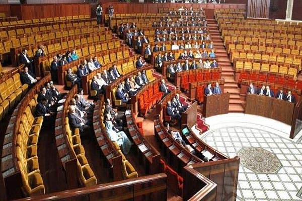 ضجة في البرلمان بسبب “أزمة طلبة الطب”.. ورئيس الجلسة: الحكومة غير مستعدة للإجابة