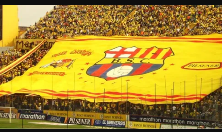 علق نشاطه الرياضي.. برشلونة يعلن وفاة حارسه مرماه