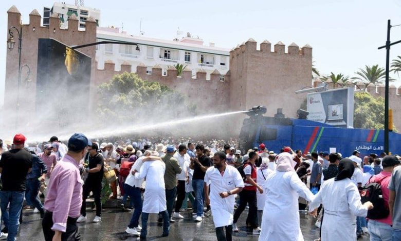 فيدرالية اليسار الديمقراطي تنتقد “قمع” احتجاجات قطاع الصحة فيدرالية اليسار الديمقراطي تنتقد “قمع” احتجاجات قطاع الصحة