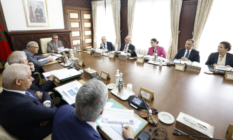 مجلس الحكومة يصادق على مشروع مرسوم يتعلق بنظام الدعم الاجتماعي المباشر مجلس الحكومة يصادق على مشروع مرسوم يتعلق بنظام الدعم الاجتماعي المباشر