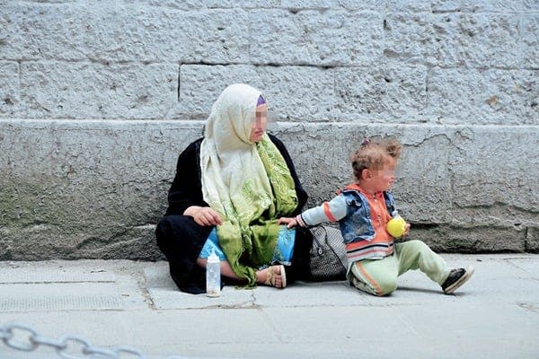 مراكش: إيقاف سيدة اختطفت طفلا من القنيطرة لاستغلاله في التسول