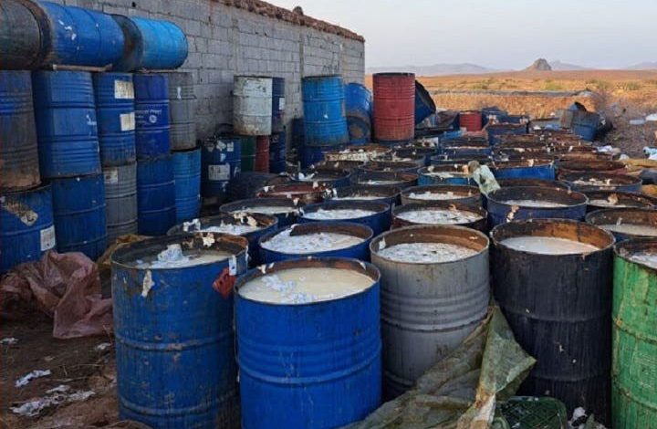 مراكش : فرقة مكافحة العصابات تفكك مصنع سري للخمور وتحجز 16 طن مراكش : فرقة مكافحة العصابات تفكك مصنع سري للخمور وتحجز 16 طن