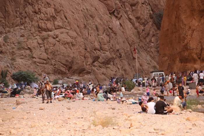 أحجار آيلة للسقوط تهدد سلامة زوار مضايق تودغى بتنغير .. ومطالب بتتبيث شبكة حديدية لحماية السياح أحجار آيلة للسقوط تهدد سلامة زوار مضايق تودغى بتنغير .. ومطالب بتتبيث شبكة حديدية لحماية السياح