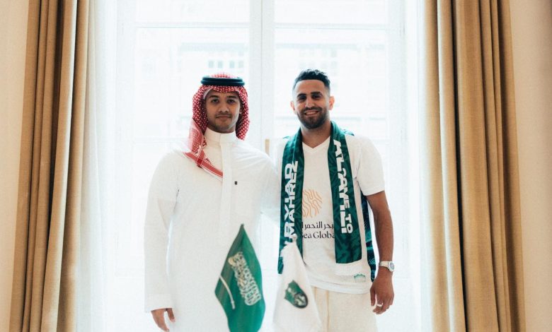 أسطورة السعودية يهاجم الجزائري رياض محرز (فيديو)