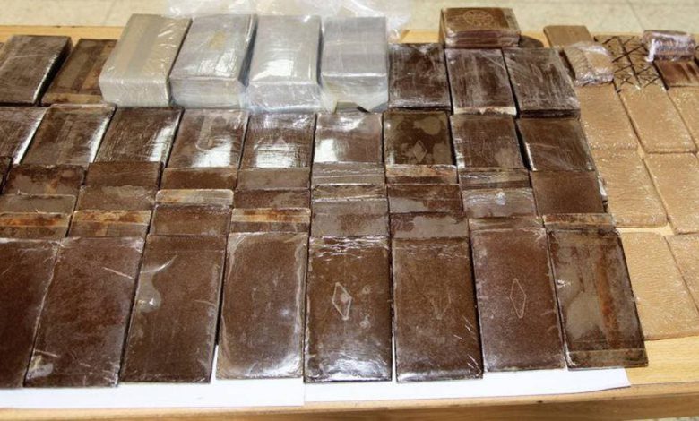 أمن الداخلة يوقف 3 تجار للمخدرات وحجز 10 كلغ من الشيرا