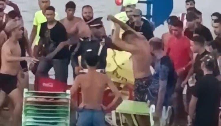 اعتقال شخص ظهر يتشاجر مع دركي بأحد الشواطئ ضواحي تطوان اعتقال شخص ظهر يتشاجر مع دركي بأحد الشواطئ ضواحي تطوان