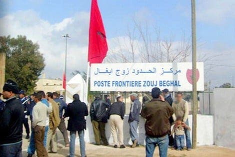الجزائر تسلم 16 معتقلا للمغرب عبر الحدود الشرقية الجزائر تسلم 16 معتقلا للمغرب عبر الحدود الشرقية