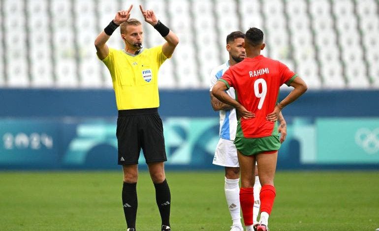 الحكم السويدي المثير للجدل ضمن حكام مباراة الأولمبي المغربي و إسبانيا