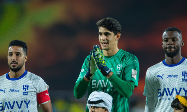 الدولي المغربي “بونو “يتوج رفقة الهلال بكأس السوبر السعودي على حساب النصر الدولي المغربي “بونو “يتوج رفقة الهلال بكأس السوبر السعودي على حساب النصر