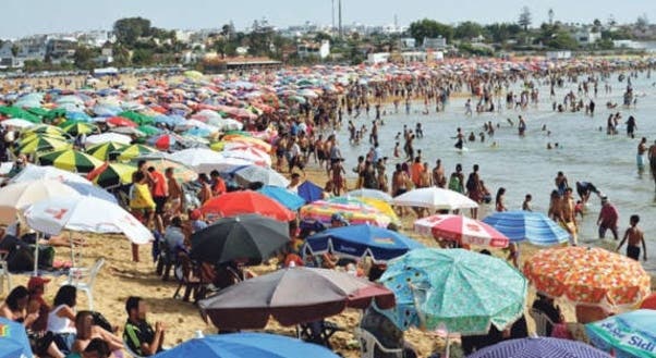 المحمدية.. الإقبال القياسي للمصطافين يخلق الرواج و يخنق شوارع المدينة