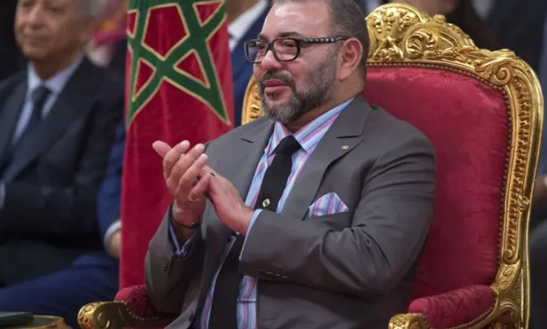 الملك يستقبل بتطوان البطل الأولمبي سفيان البقالي