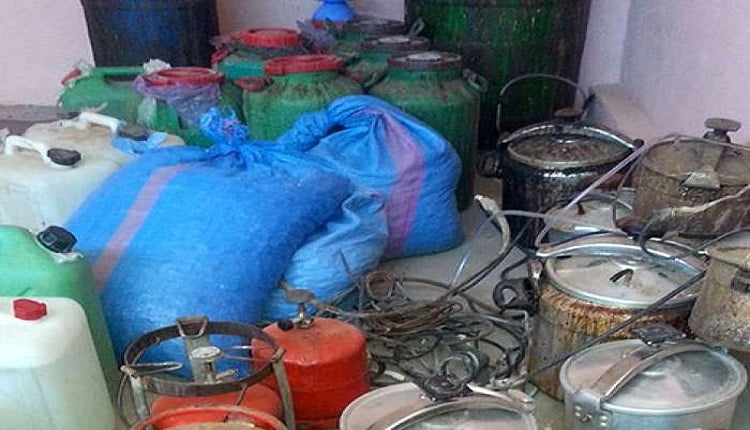 تارودانت : مداهمة مصنع سري ل الماحيا ” وحجز كمية من التين المجفف تارودانت : مداهمة مصنع سري ل الماحيا ” وحجز كمية من التين المجفف