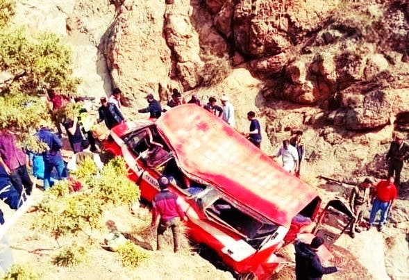 تنغير: سقوط عدد من الجـ.ـرحى في حــادث انقـ.ـلاب سيارة نقل مزدوج تنغير: سقوط عدد من الجـ.ـرحى في حــادث انقـ.ـلاب سيارة نقل مزدوج