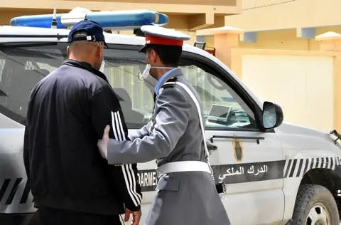 درك الخميسات“ يوقف تاجر مخدرات يشكل أزيد من 20 مذكرة بحث درك الخميسات“ يوقف تاجر مخدرات يشكل أزيد من 20 مذكرة بحث