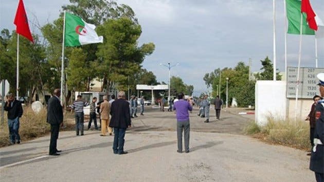 سلطات الجزائر تسلم المغرب 60 شخصا كانت تعتقلهم في سجونها سلطات الجزائر تسلم المغرب 60 شخصا كانت تعتقلهم في سجونها