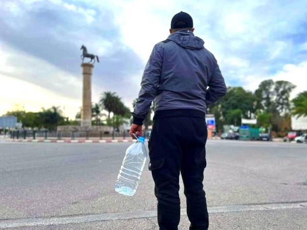 صيفُ سطات.. رتابة وروتين ورحلة البحث عن الماء صيفُ سطات.. رتابة وروتين ورحلة البحث عن الماء