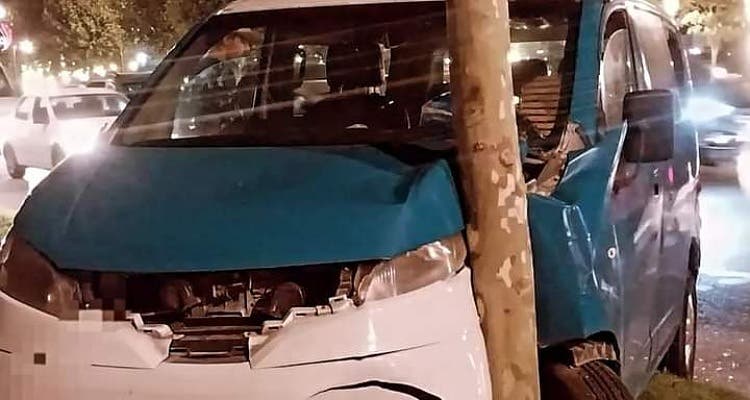 “طاكسي” يد.هس سيدة ويصطدم بشجرة في تطوان “طاكسي” يد.هس سيدة ويصطدم بشجرة في تطوان