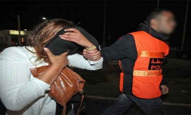 مراكش.. الدرك يوقف متزوجة وخليلها متلبسين بالخيانة الزوجية مراكش.. الدرك يوقف متزوجة وخليلها متلبسين بالخيانة الزوجية