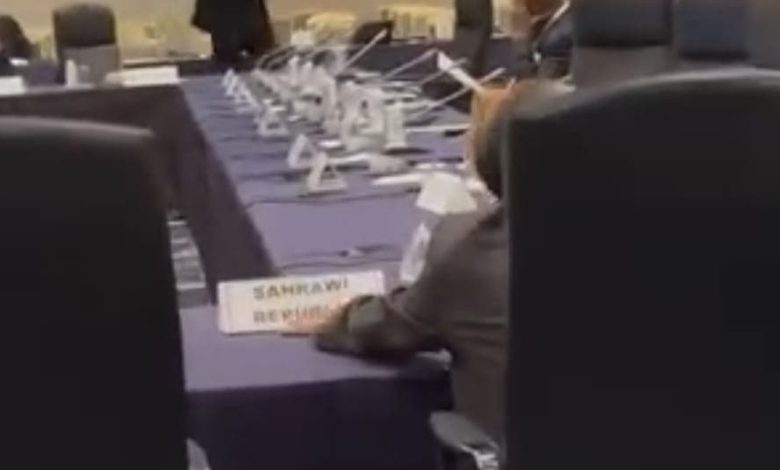 وفد الجزائر يدخلون انفصاليي تندوف الى اجتماع “تيكاد ” بهوياتهم ويعتدون على الوفد المغربي